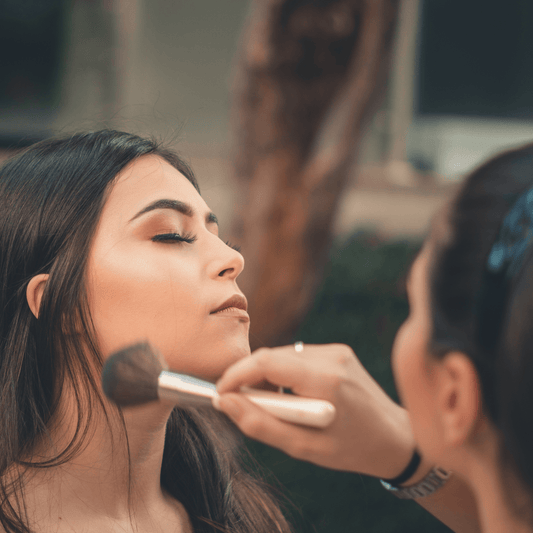 Is A Ring Light The Best Lighting for Make Up Artists?