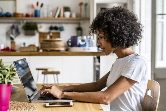 9 WORK FROM HOME TIPS TO STAY ORGANIZED AND MOTIVATED