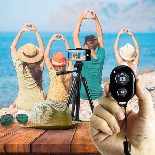 Capturing family memory in beach using  Bluetooth Camera Shutter Remotes 