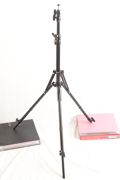 Ring light stand level on uneven books demonstration